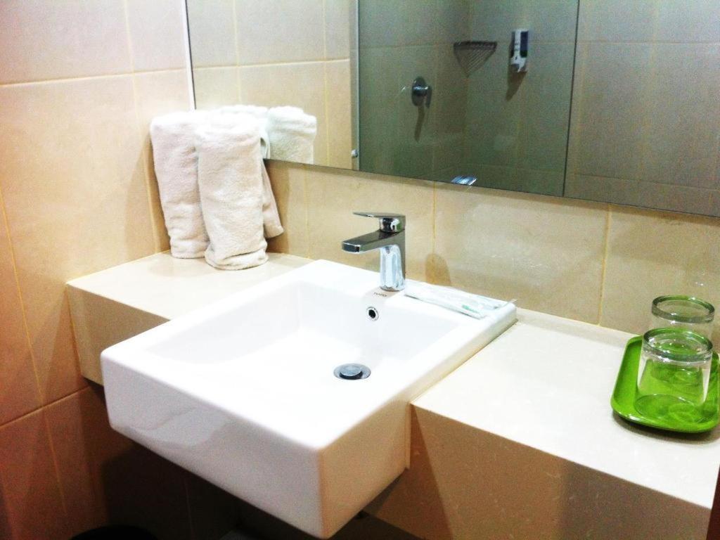 Evora Hotel Surabaya Exterior foto