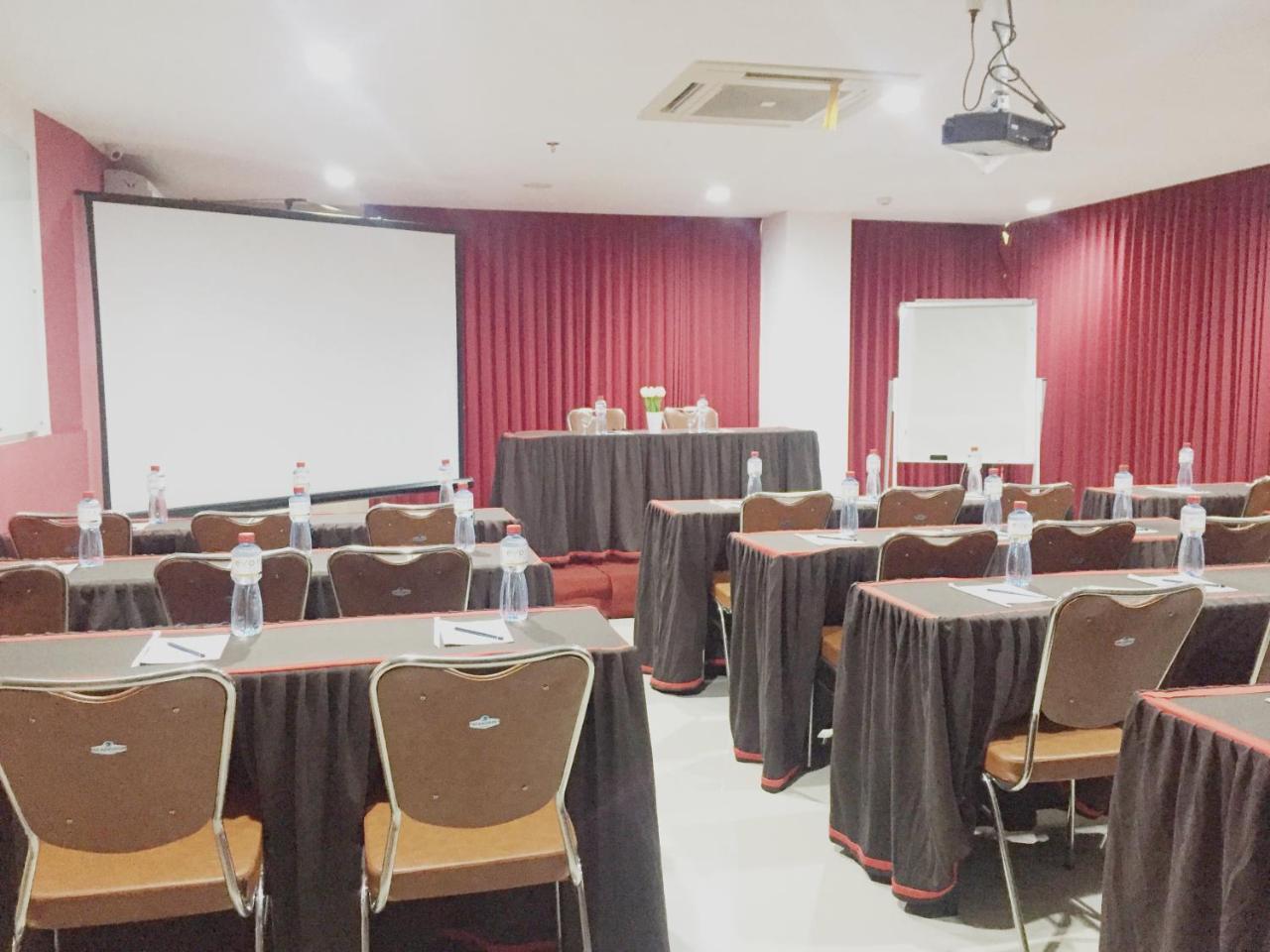Evora Hotel Surabaya Exterior foto